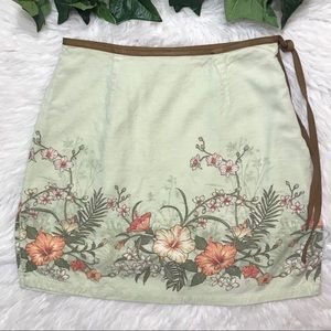 Natural Reflections Pale Green Floral Skirt Tie